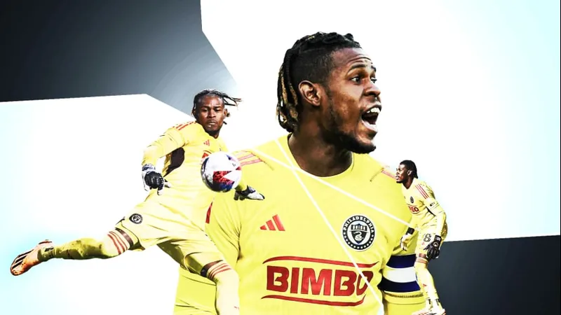 Cầu thủ Club Tijuana và Tigres UANL tranh chấp bóng trước khán giả Cầu thủ Club Tijuana và Tigres UANL tranh chấp bóng trước khán giả