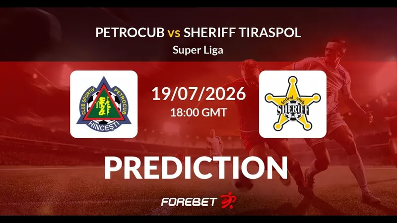 Cầu thủ của Petrocub và Sheriff Tiraspol tranh chấp quả bóng
