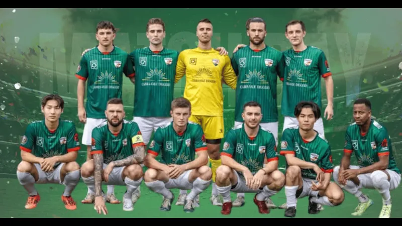 Cầu thủ của Rochedale và SD Raiders đấu tranh gay gắt trên sân Cầu thủ của Rochedale và SD Raiders đấu tranh gay gắt trên sân
