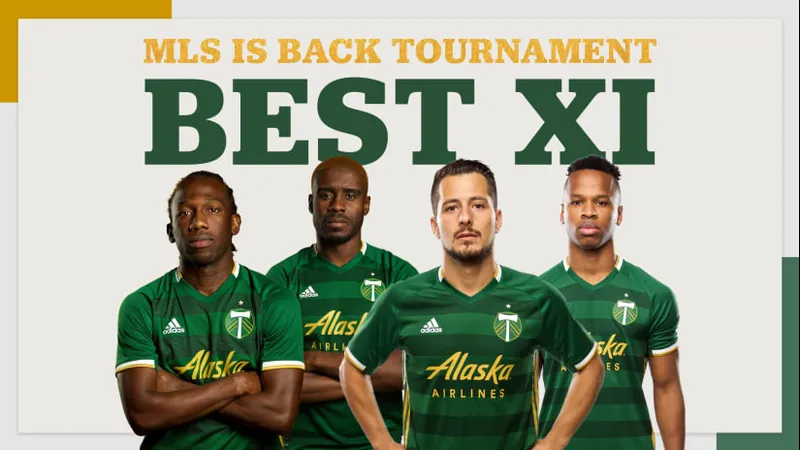 Cầu thủ Seattle Sounders và Porland Timbers tranh chấp bóng Cầu thủ Seattle Sounders và Porland Timbers tranh chấp bóng
