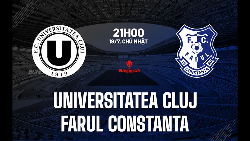 Cầu thủ của U. Cluj và Farul Constanta đối diện nhau trên sân cỏ